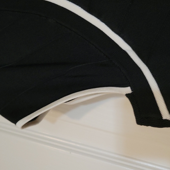 EUC WHBM Thick Sweater Top with Gorgeous Ribbed Detail. - Picture 3 of 9